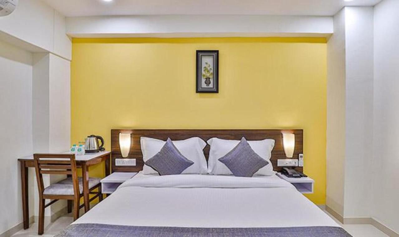 Leo Hotel Ahmedabad Esterno foto
