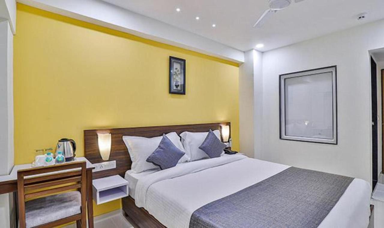 Leo Hotel Ahmedabad Esterno foto