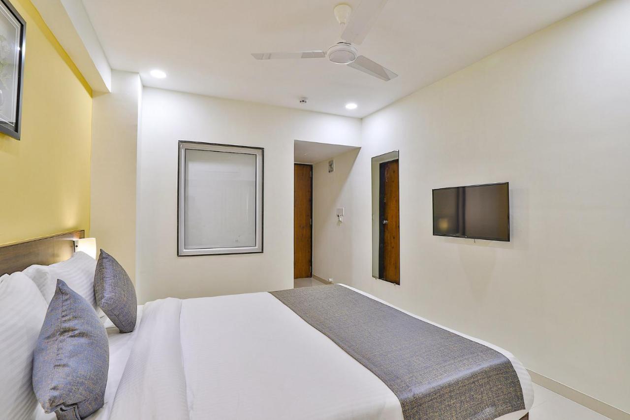 Leo Hotel Ahmedabad Esterno foto