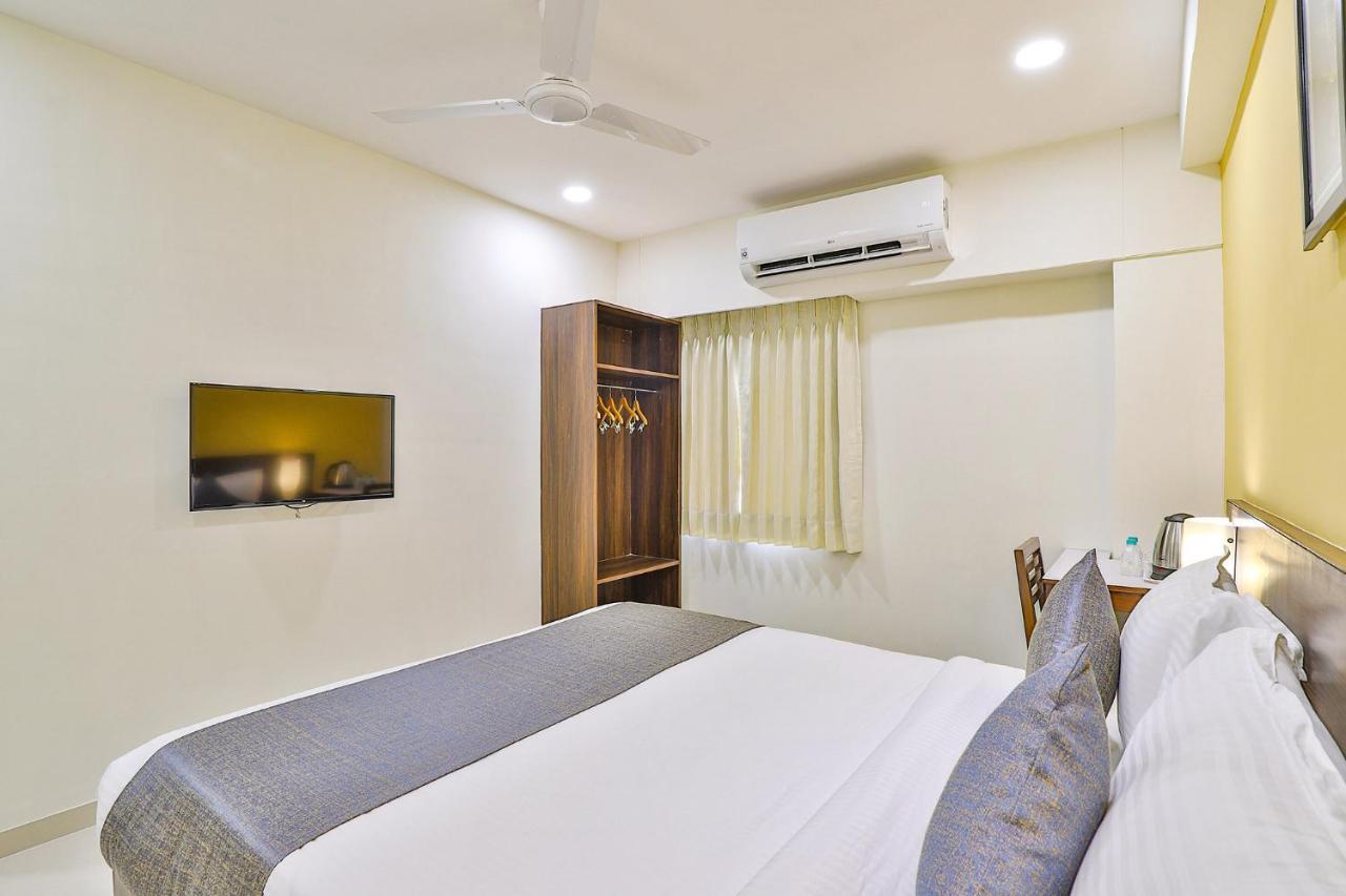Leo Hotel Ahmedabad Esterno foto