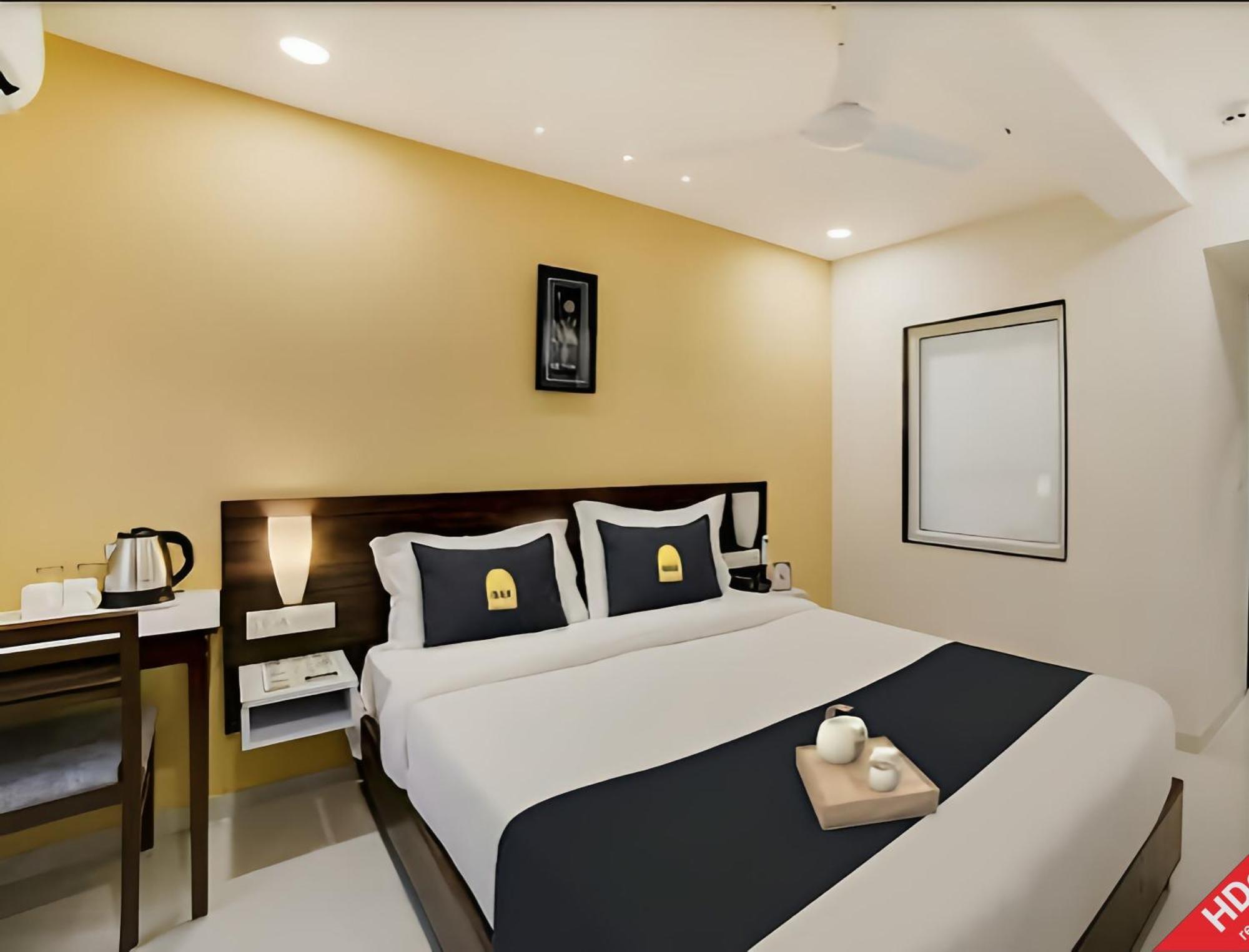 Leo Hotel Ahmedabad Esterno foto