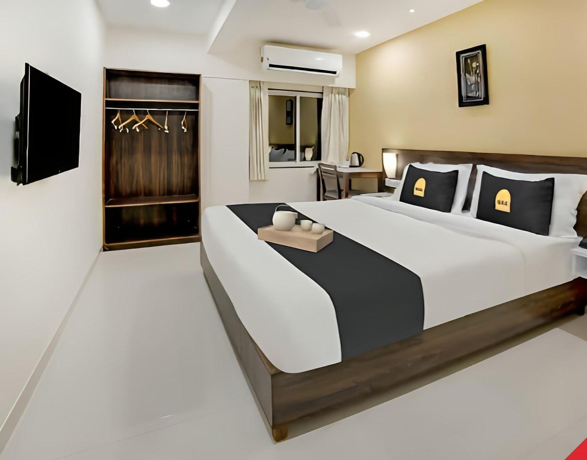 Leo Hotel Ahmedabad Esterno foto