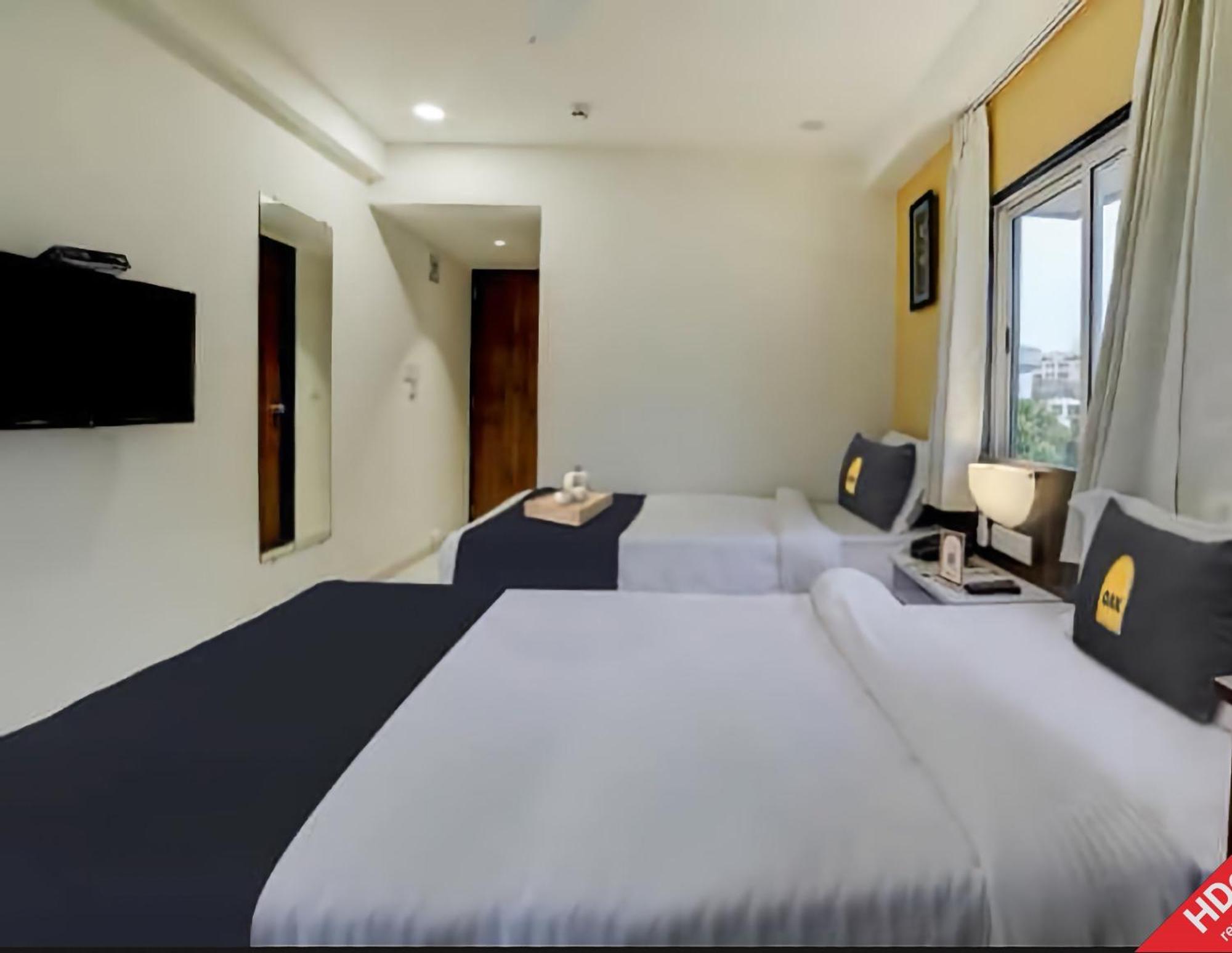 Leo Hotel Ahmedabad Esterno foto